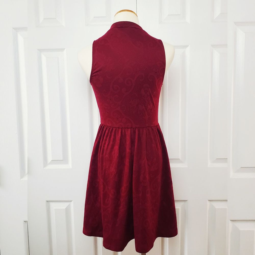 Everly Mock Neck Sleeveless Dress - Picture 3 of 4